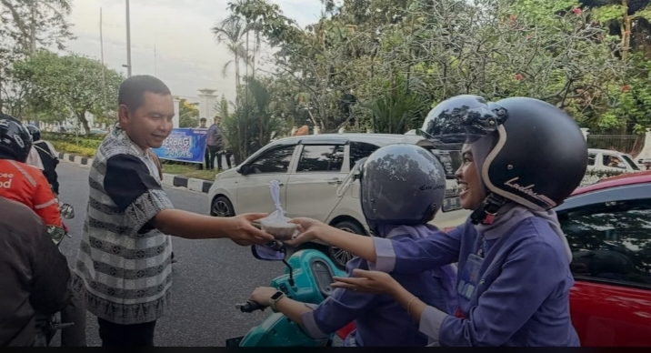<a href='https://enampuluh.com/tag/bapenda-pekanbaru/' alt='Bapenda Pekanbaru' style='color:#0078b8;'>Bapenda Pekanbaru</a>