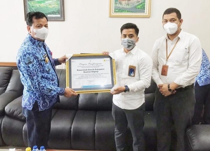 Konsisten Bayar Listrik, Pemkab Kuansing Diganjar Reward PLN