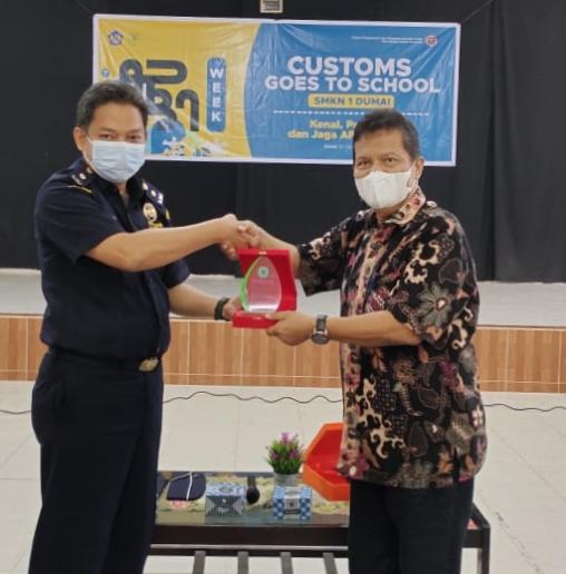 Bea Cukai Sosialisasi APBN di SMKN 1 Dumai