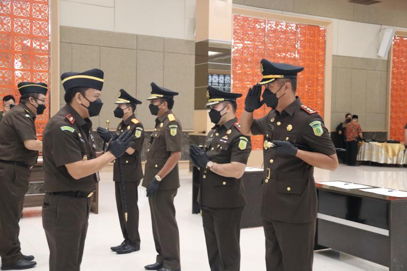 Lantik Wakil dan Aspidum, Kajati Riau Sebut Hadiman Dipromosikan Karena Berprestasi
