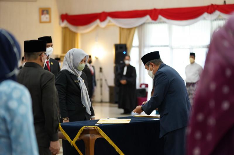 Lantik Pejabat Eselon II, Gubri : Semoga Tak Salah Pilih, Akan Dievaluasi