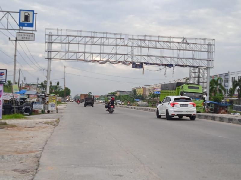 Ilegal, Dewan Minta Bando Jalan Perbatasan Pekanbaru -Kampar Dibongkar