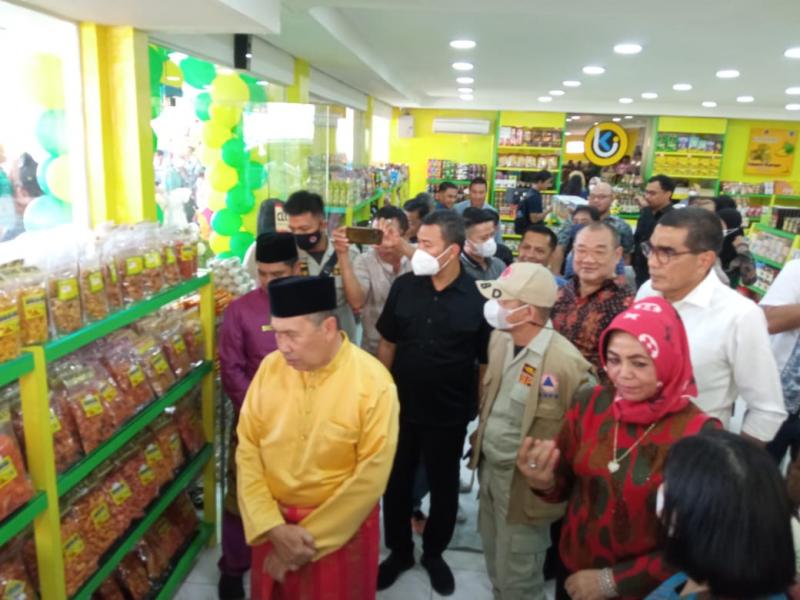 Motivasi UMKM, Gubernur Syamsuar Resmikan Khadijah Pusat Oleh-oleh Terlengkap