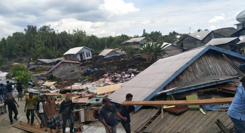 Longsor Kembali Landa Inhil, 15 Rumah Warga Terjun ke Sungai