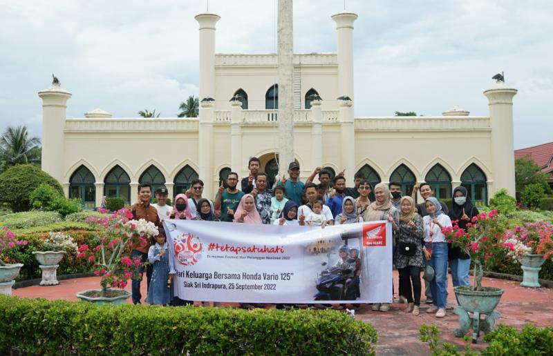 Capella Honda Ajak Keluarga Pemilik Honda Vario 125 Keliling Kota Siak