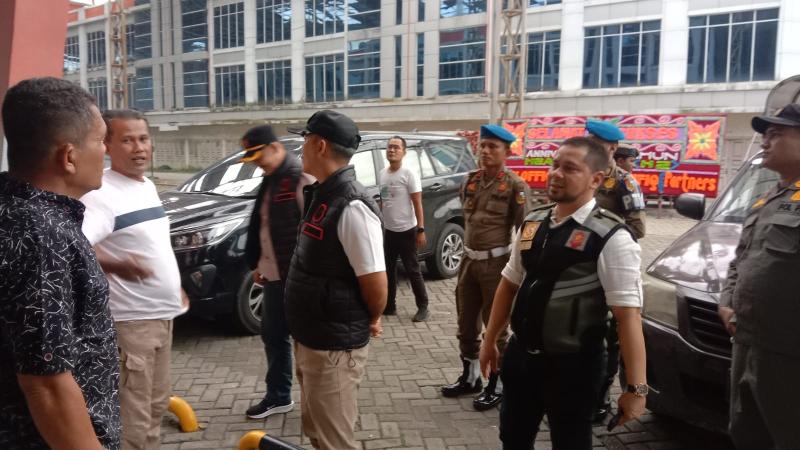 Satpol PP Segel THM Heaven Two Club, Tak Kantongi Izin Operasional