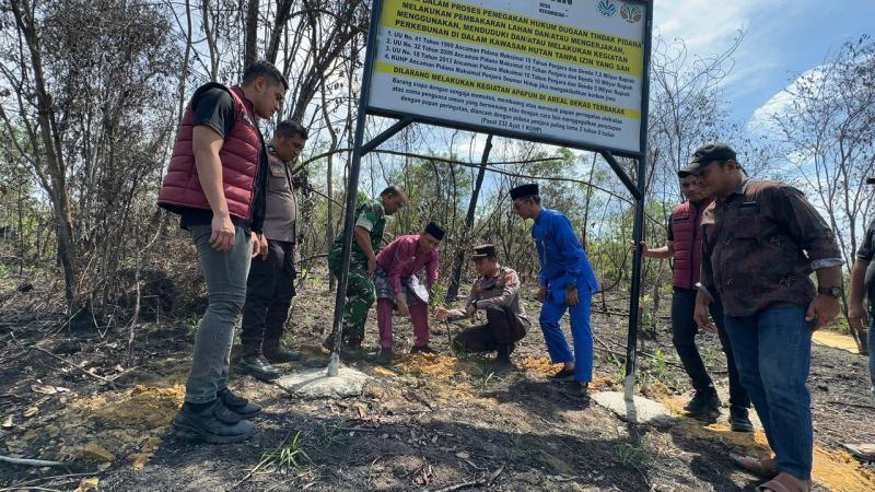 Polresta Pekanbaru dan Forkopimda Pasang Plang Peringatan Karhutla di Dua Titik