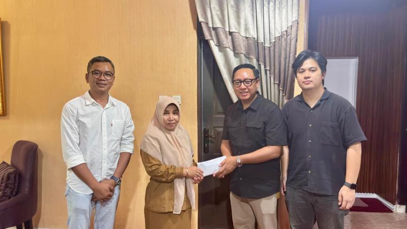 Astra Internasional Serahkan Bantuan Duka untuk Keluarga Almarhum Zulmansyah Sekedang