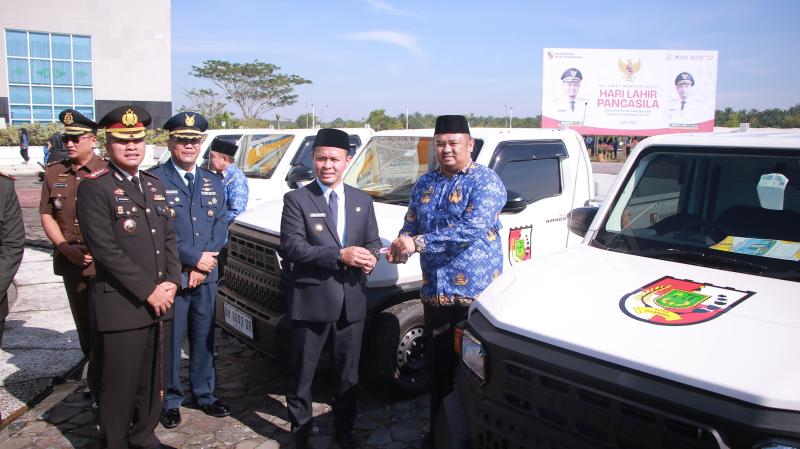 Jaga Kebersihan Lingkungan, Setiap Kecamatan di Pekanbaru Dapat Bantuan Mobil Operasional
