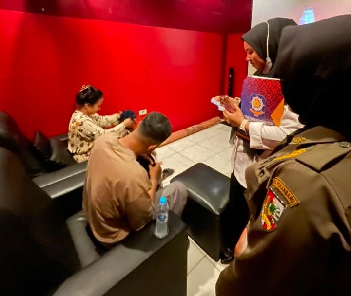 Razia Bioskop Mini, 5 Pasang Muda Mudi Diangkut Satpol PP
