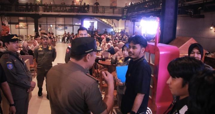 Satpol PP Pekanbaru Panggil Pengelola Kafe Laksamana Muda, Dalami Video Viral Diduga Prilaku LGBT 