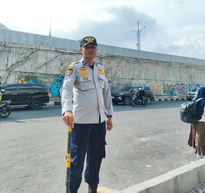 Ada Pembangunan Taman, Dishub Pekanbaru Larang Pengendara Parkir di Bahu Jalan Depan Mal Living Worl