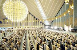 Warga Muhammadiyah Mulai Tarawih, Ada 60 Masjid-Musala di Riau